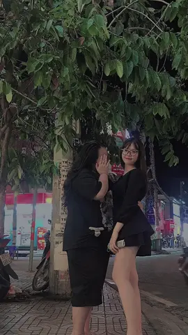 Cận.nên không xinh 🥰