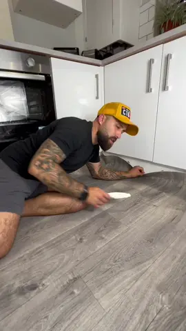 How To Cut Vinyl Floor In Kitchen Like a Pro #carpet #flooring #DIY #homeimprovement #foryou #vinyl #floorlayer #fyp #5minutecrafts #foryoupage #floorlayer 