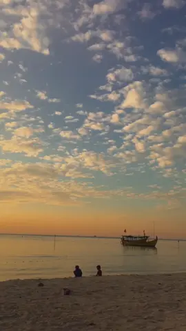 padahal niatnya mau ngevideoin 2 bocil yg lgi duduk aja :’)