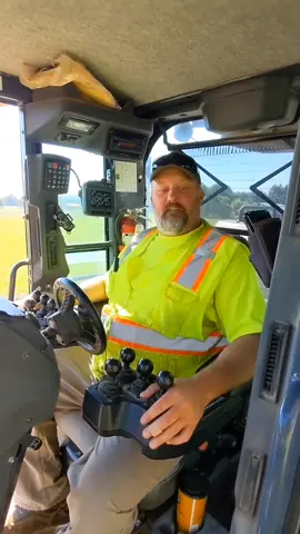 How to Run a Grader #grader #graderoperator #gradertok #johndeere #johndeeregrader #teamelmers #johndeereequipment #bluecollarmen #bluecollargirl #872gp #howitsdone #dieselpower #bluecollarlife #heavyequipmentoperator