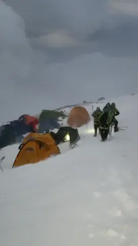 Ascenso invernal Chimborazo 🤘🏼❄️🏔️#mountainecuador #andinismoecuador#altamontaña #Vivelaexperiencia #ecuador_turismo