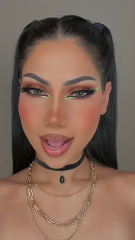 Obsessed with this trend #fyp #foryoupage #makeup #transition 