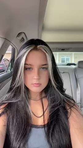 month process, but black and white babyyy 🖤🤍 #twotonedhair #hair #hairdye #dyingmyhair #hairtok #moneypieces 