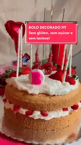 Receita de Bolo decorado sem glúten, sem açúcar e sem lactose! Eu consegui e ficou delícia🤩 #receitafit #bolofit #semgluten #semacucar #semlactose #receitafit #Fitness #saudavel #foryou #academia 