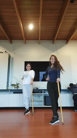 #Jueves con J de @JLO 😉🔥 Primera clase para @Julissa DuMan y se logró esto! 🤩 #jlovers #amigas #colegio #getright #coreografía #clasesdebaile #aprendeabailar #getrightchallenge #jlo #angiecuba #parati #fyp #viral #dance #jlochallenge #jlodance 