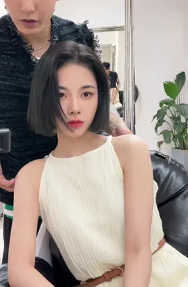 Kiểu tóc gây thương nhớ cho C/e gần đây 🙆🏻‍♀️🙆🏻‍♀️ #duoihoinuoc #tocngan #tocdep #tócxinhmỗingày #mattron #maudep #nhuomtoc #chastar #tiktok #girls 