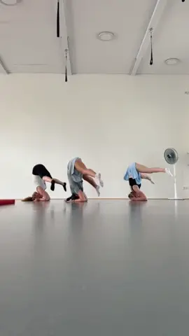 It‘s getting better every time💪🏽💛 #team #tanzstudiokerstinbaufeldt #dance #acro #akrobatik #luftakrobatik #aerial #turnen #flexibility #stronger 