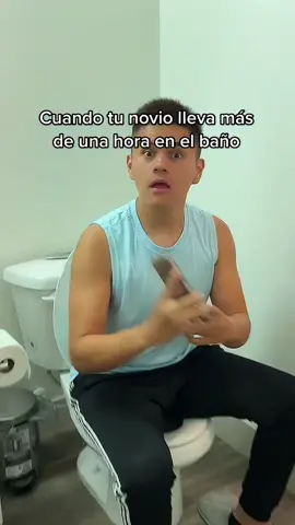 Por que se demoran tanto en el baño? 🤔 #quackity #pareja #viral #marlon_micheel #couplegoals #couple 