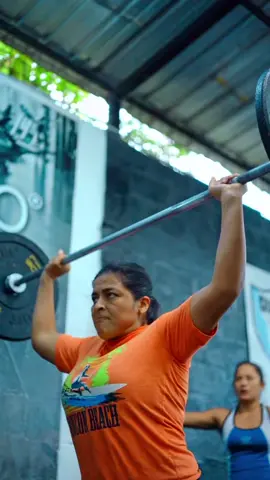 CROSSFIT! Sistema de entrenamiento de fuerza y acondicionamiento basado en ejercicios funcionales constantemente variados realizados a una alta intensidad.  Ven y vive esta expereincia junto a nosotros.🔥🏋️  #crossfit #vialacosta #chongon #gym #comunidad #crossfitter 
