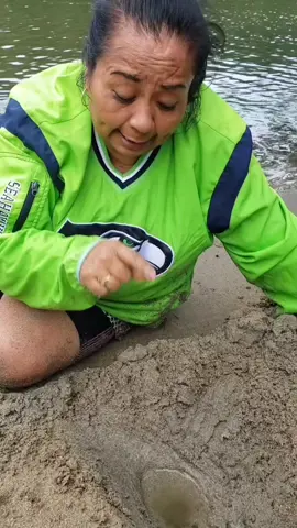 para que salga el mondeños tienes que hablarle o chiflarle, sigueme como Martha Pino