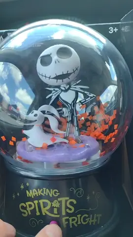 No nos pudimos contener jaja... 🎃🎃          Mi niño dice que es Batman jajaja 🤣🤣