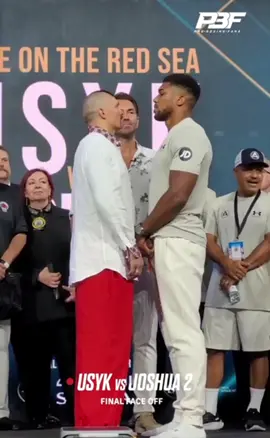 ⚖️ Oleksandr Usyk 🆚 Anthony Joshua final face offf at todays weigh in ‼️  🤔 Comment with who you think win’s the rematch ? . #Boxing #BoxingHeads #anthonyjoshua #oleksandrusyk #usyk #usykjoshua2 