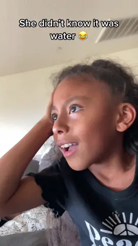 She thought she really sneezed on her 😭😂😂😂 #larobenz #fyp #viral #blowthisup #funny #comedy #foryou #prank #kids #emmali #maiyarissa 