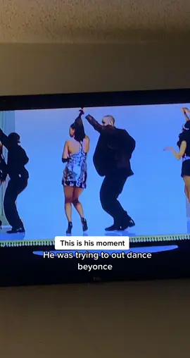 Help me find him … lol  he had his fingers in beyonce face like 👉🏾 #boom @beyonce   