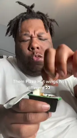 #stitch with @Otisswagg I think ill just leave the bone there 😳 #fyp #asmr #mukbang #asmrmukbang #asmreating #buffalowings 