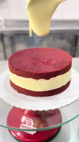Tá chegando o dia da super Live do “O fantástico Bolo Red Velvet” e essa aquBOX CAKE ou SUPER FATIA 🤤  Será as 20h de bsb, na próxima Terça-feira, 23/08. Últimas 24h com valor de Segundo lote, se inscreva clicando no link da bio.  #bolo #redvelvet #confeitaria