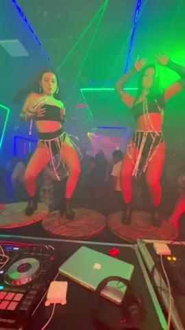 Show de bailarinas 🔥 #bailarinas #parati  #show #boliche #party #fypシ #bahianegra🌴🖤 