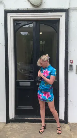 Stunning early 90’s cheonsam with THE MOST beautiful print 💙💖 available next week #vintagestyle #cheongsam #orientaldress #vintagedress #vintageoutfit #90sstyle #90soutfit #aesthetic #vintage #90sfashion