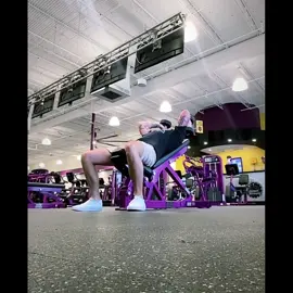 Incline db skullcrushers. Never keep your elbows in when you do these. Always have a little flare to them. Slow and controlled. #incline #dumbbell #skullcrusher #triceps #planetfitness #armday #inclinebench #Fitness #bodybuilding #fit #personaltrainer #fitnesscoach 