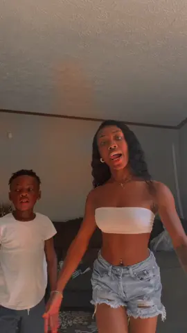 Lol I cannot dancee 🤣 #fakebody⚠️ #fyp 