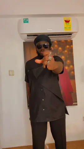 How i pulled up for my people @cassiousss @asantewaaaaa @gil_bby @whitneyafful @peggylamptey @aj_brown13 #trinity  premiere outfit by @brayawasante 🥂