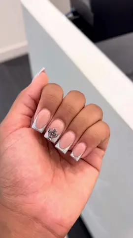 @tokyosbeautybar on ig i love her🥰 #chromefrenchtip #frenchtip #brooklyn