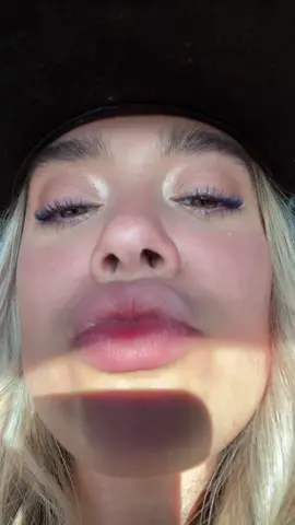 Link for the blue mascara in my bio🤍 #OLAFLEX #momtok #foryoupage #trending #bluemascara #makeup #grwm 