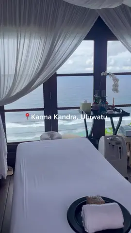 A 7 hour spa package overlooking the ocean all for $338! This package included a 1 hour private yoga class, 1 hour private use of the jacuzzi and sauna, 2 hour New York facial, a manicure / pedicure, 1 hour body massage and a 3 course wellness lunch. #bali #travel #karmakandra #karmakandrabali #facial #yoga #uluwatu #australia