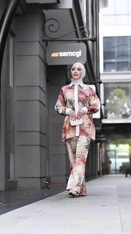 Miliki segera Thalika set dari Bungas Fashion....jangan sampai kehabisan ya cek keranjang kuning sekarang...!!#blezerwanita #blezerset #CHIZLeaderGoldSlice #fashion #fashion #oot#OOTDngas #muslim #MenjadiIndonesia #tiktokshop #syarikeren #dres