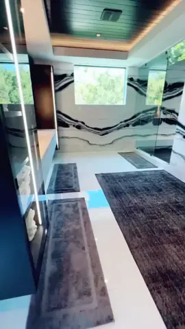 This is for the lady's... Rate this beautiful walk in closet large ⭕ space for all you ever imagine to use 1-10 ✨🎉🔥🤩😍🥰♥️