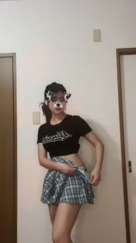 前髪ある方が似合うってコメントあったんだけど、行きつけの美容院閉まってたから自分で切っちゃったぁーww 🤦🏻‍♀️
