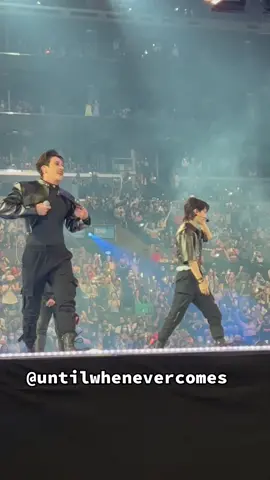Han interacting with Ateez is adorable, love all the idols having fun  #straykidsstay #straykids #ateez  #cravity #kcon2022