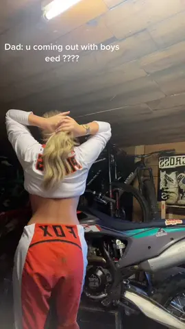 i had to@ #bikergirl #motobike #fasion #outfit #foryoupage #brothers #bikes #fox #dirtbikeclothes #fypシ #foryou #explore  