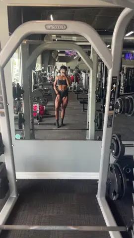 Eat yo veggies #bodybuilding #bodybuilder #flexing 