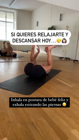 Hazlo unas 5-10 veces y si quieres al final puedes sostener 30-60 segundos cada una. No necesitas estirar tanto las piernas, hazlo a tu propio rango de movimiento 😉 #yoga #salud #bienestar #descanso #dormir
