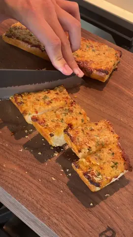 the lighting in my apartment sucks during the day 💀😭