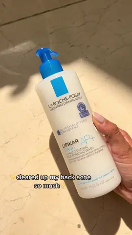 if you struggle with back or shoulder acne, you won’t regret trying this #larocheposay #backacne #acnejourney