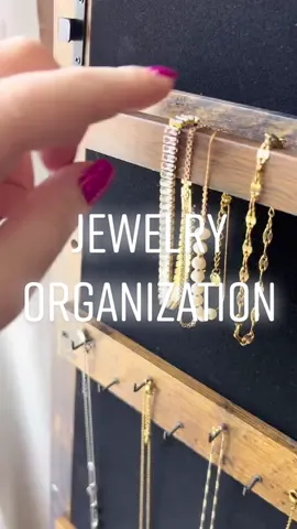 Organizing jewelry with #yitahome ❤️ Link in bio🔥 #organize#asmr#asmrsounds#aesthetic#satisfying#jewelrymirror#jewelrystorage#jewelryorganization