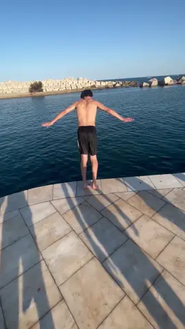 🦅