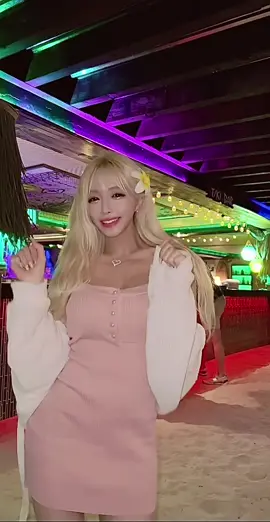 @김원색 님에게 회신 아니 진짜 배경 합성 아니구 여기 괌에 있는 칵테일 바에서 찍은거에요 ㅋㅋㅋㅋㅋㅋ 미치겠네 진짜루