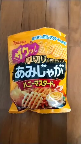 I heard pictures on Japanese snacks are accurate sizes. I had to test to see if it was true ! 😱💖