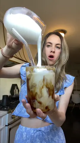 My ~*fancy*~ #icedcoffee this morning ft. the @greenmountaincoffee Classic Black Brew Over Ice K-Cup Pods! Use LUCIE20 for 20% off all GMCR products through 9/30 #ad #packedwithgoodness