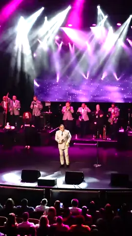 ¡Gracias NYC por celebrar conmigo! #gilbertosanrarosa #cartassobrelamesa  #nyc #beacontheatre #caminalo 