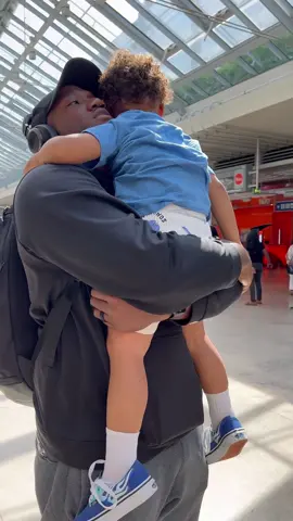 𝐦𝐲 𝐡𝐞𝐚𝐫𝐭 𝐢𝐬 𝐰𝐡𝐨𝐥𝐞 𝐚𝐠𝐚𝐢𝐧…  … my birthday is coming up and I kept telling LJ how nice it would be if he was here. Well, he made it happen. We have a lot of things to do that luckily fell into that time window so him coming to come see us is a nice surprise but also another step in the right direction.   At this point, I am just so happy. My heart is so full. Leighton missed daddy so much and the second he wanted to be picked up by him, I was about to cry.   Long distance is hard, but these moments make it up for it.   #soulmate #blessed #momanddad #happy #iloveyou #mixedcouple #interracialcouple #fernbeziehung #amerikadeutschland #longdistancerelationship #militaryrelationship #germanyusa #longdistancemarriage #married #husbandandwife #militaryfamily #militarylife #foralways #milspouse #milso #fyp #MyJDAirMax #InstaxChallenge #pepsiapplepiechallenge #iloveyou #purplehearts 