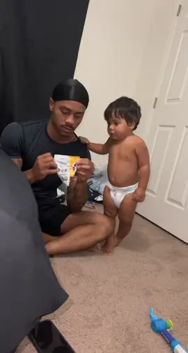 Lmao punched me over a chip bro 😭 #fyp #viral #babies #babiesoftiktok #funny #dadlife #dadsoftiktok