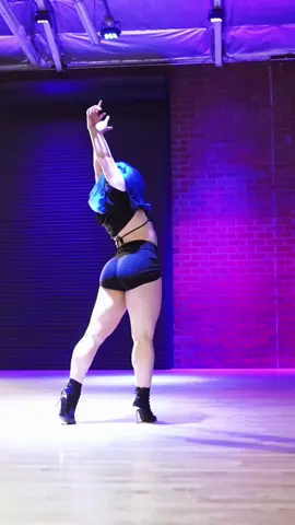 Full video will be on my insta soooon✨🥲 #WorldPrincessWeek #dancer #heels #bluehair #chloe✨ #viral #fyp #undertheinfluencechrisbrown 🧚🏼‍♂️ from @ciscochoreography class!!! 🧚🏼‍♂️