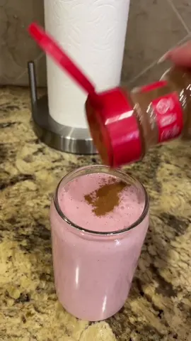 Ya se prepararon su licuado? 😋 #fypシ #parati #licuadodefresa #licuadodeavena #platano #delideli 