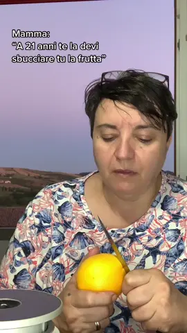 In che senso me la devo sbucciare io la frutta?🤔🤨 #mamma #frutta #bigfamily 