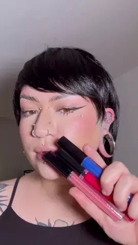 Playing with all the new @kvdbeauty Everlasting Hyperlight Liquid Lipsticks 🥀 #kvdbeauty #everlastinghyperlight #makeup 