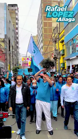🔵 Agradezco el caluroso recibimiento de los empresarios y comerciantes del Emporio Comercial de Gamarra, cada día más ciudadanos se suman a ola celeste, haremos de Lima Potencia Mundial🌊 @Rubén Cano #RafaelLópezAliaga#RenovaciónPopular#LimaConRafael#SíSePuede#Porky#OlaCeleste#Gamarra#LaVictoria